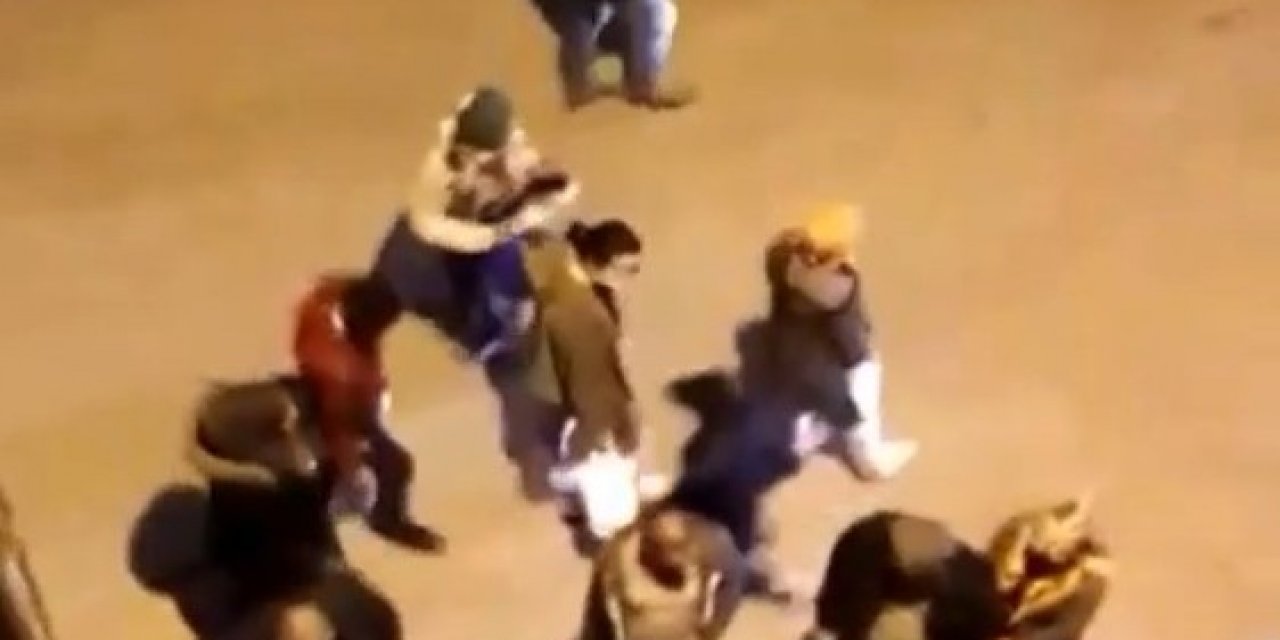 Bursa’da Seyyar Satıcıların Tezgahlarında Sosyal Mesafe Unutuldu