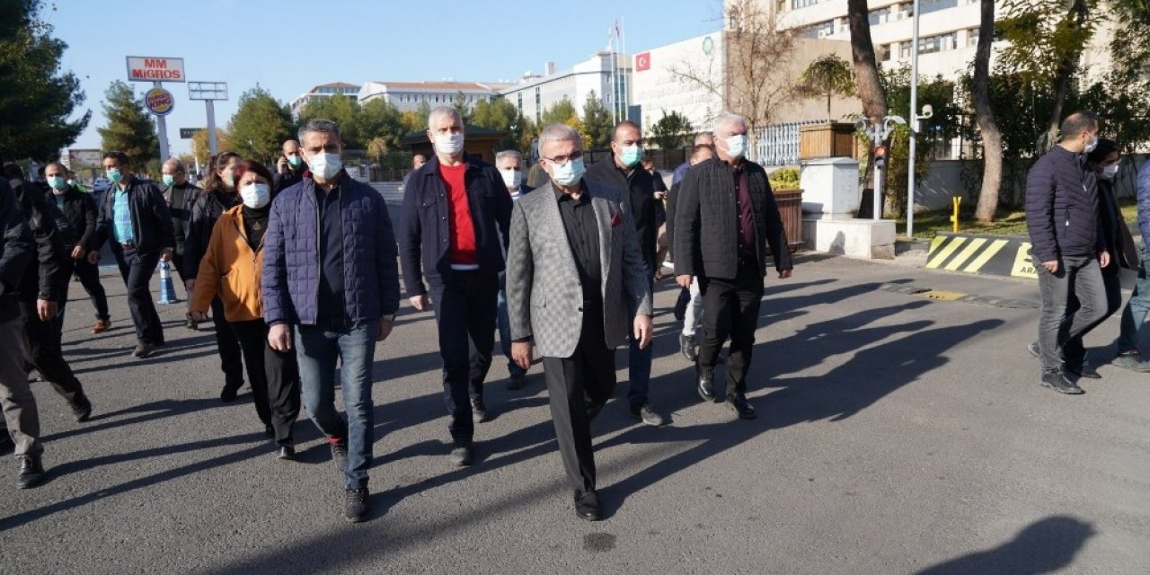 Diyarbakır’da Hayat Durdu Ama Hizmet Durmadı