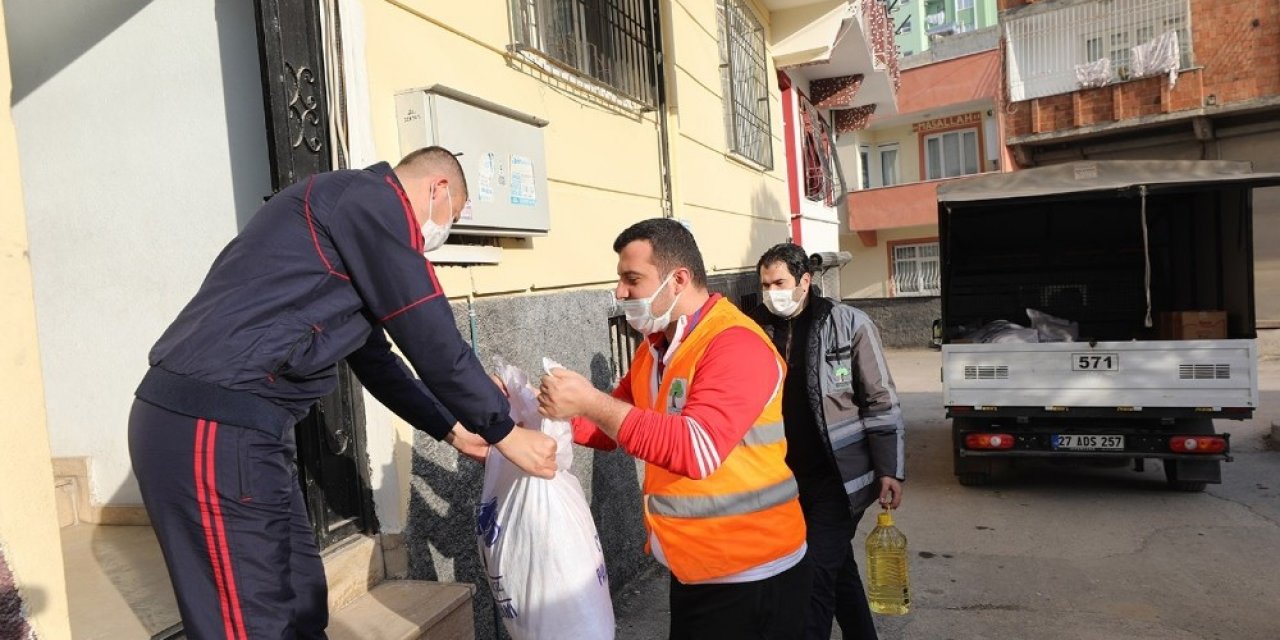 Şehitkamil’den Pandemi Mağduru Esnafa Gıda Desteği