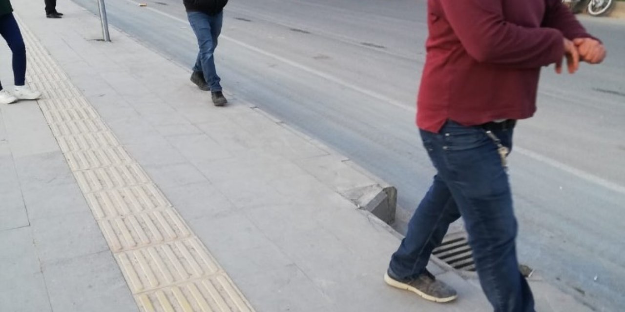 Alkollü Motosiklet Sürücüsü Otomobile Çarptı: 2 Yaralı