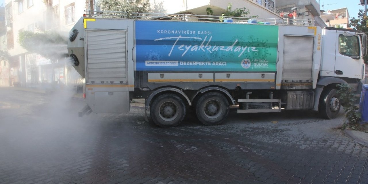 Akdeniz İlçesinde Sokaklar Yasak Süresince Dezenfekte Edildi