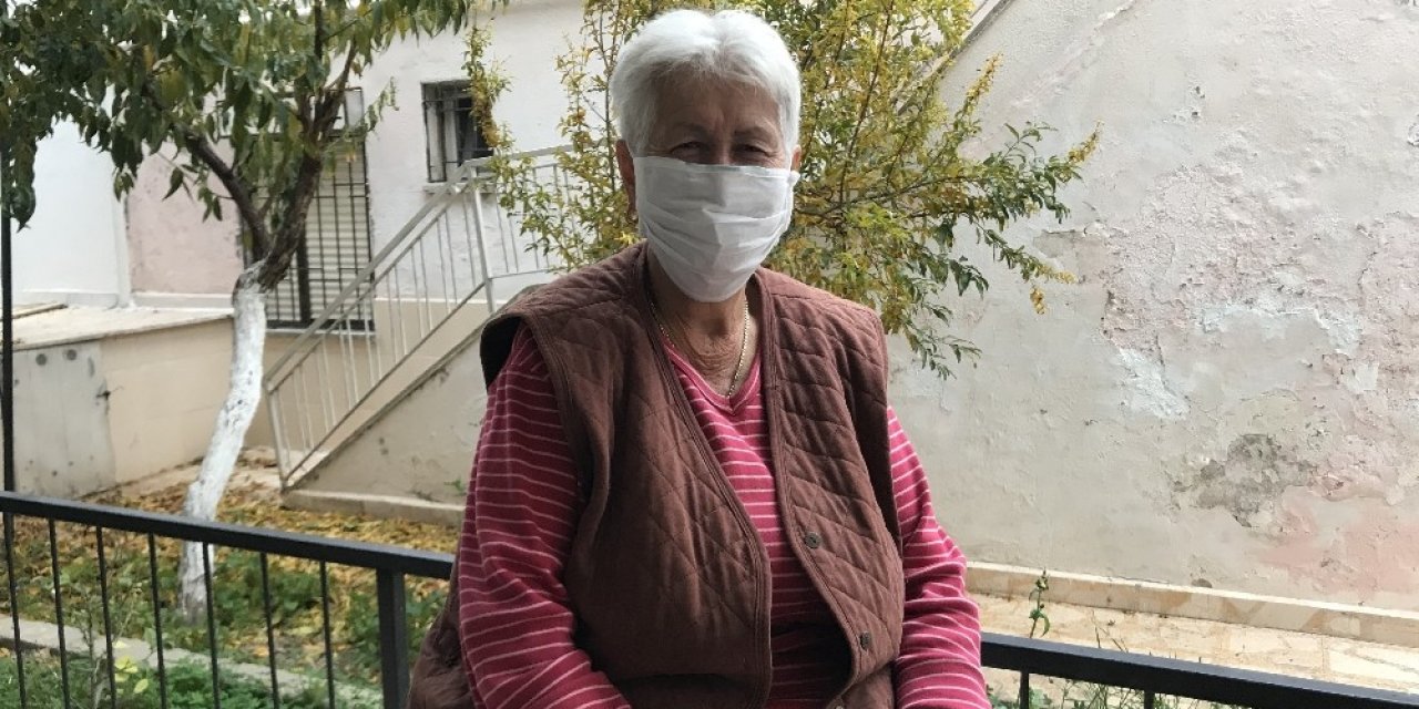 Bir Çorap Dolusu Altını Dolandırıcılara Verdi