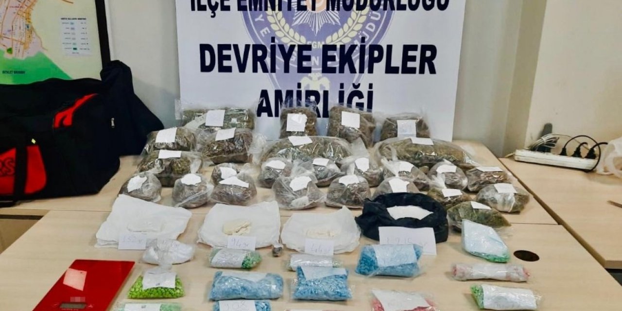 Kavgayı Ayırmaya Giden Polis Binlerce Uyuşturucu Hapla Karşılaştı