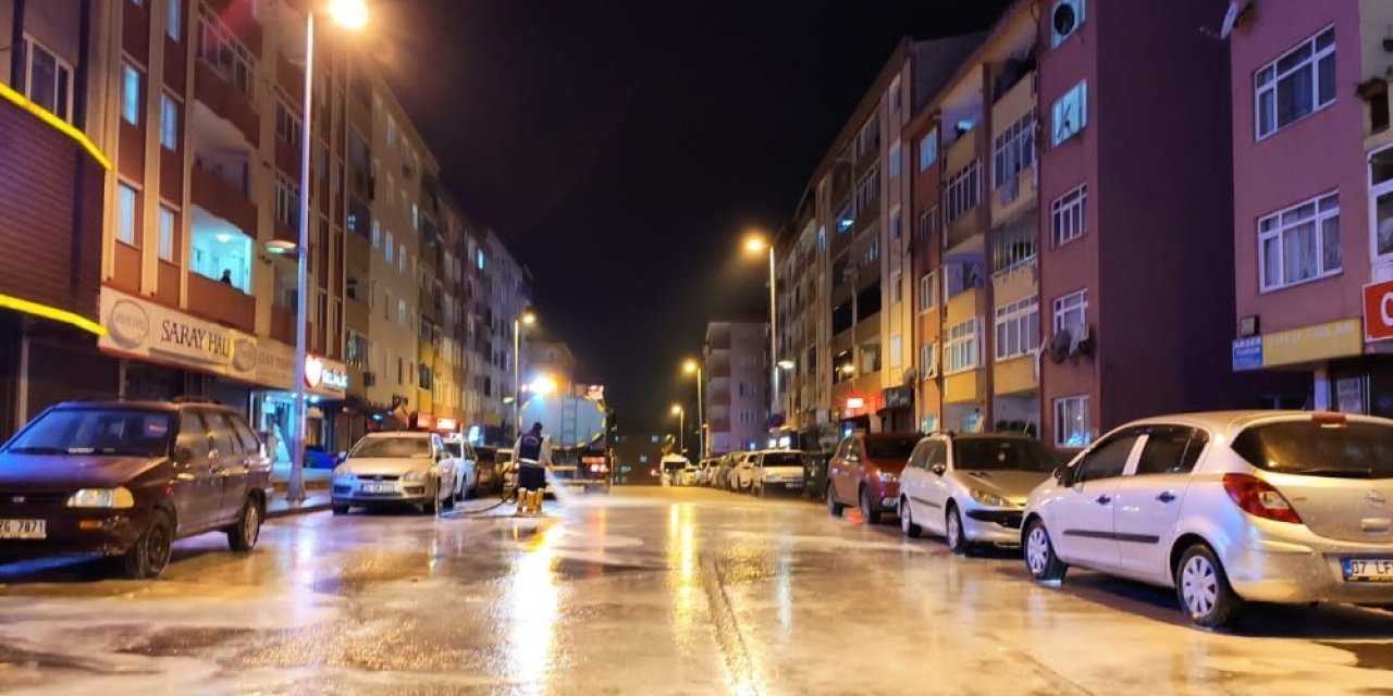 Gebze Sokağa Çıkma Kısıtlamasında Dezenfekte Edildi