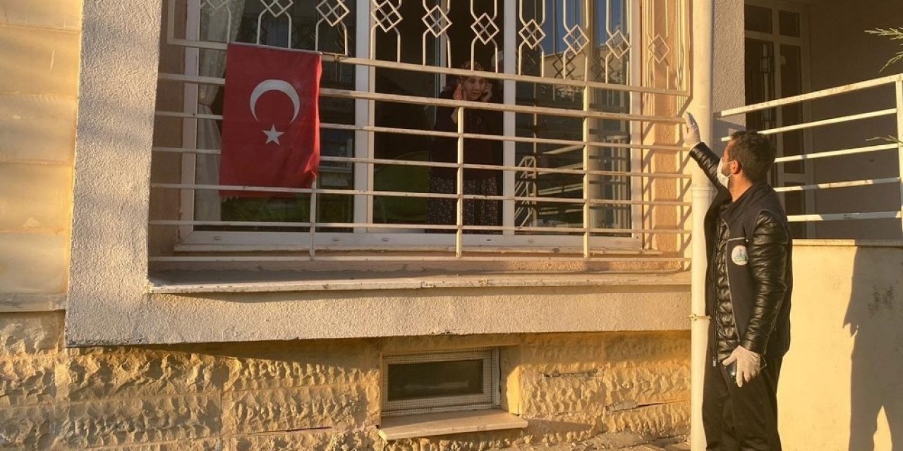 Kartepe’de Evinden Çıkamayan Vatandaşların İhtiyaçlarına Koşuluyor