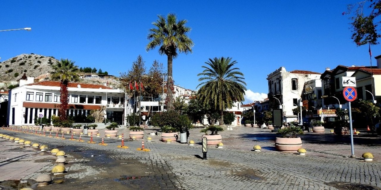 Çeşme’de Yazlık Evler Dolu, Sokaklar Boş