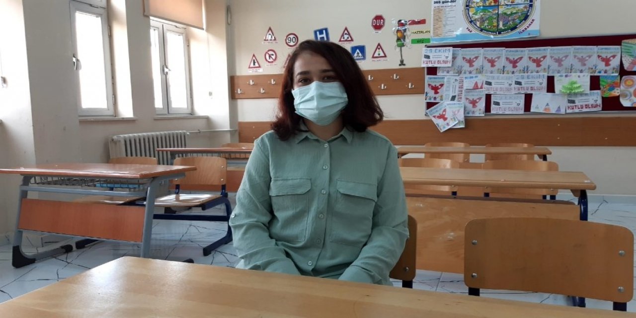 Koronayı Yenen Öğretmen Soluğu Sınıfında Aldı