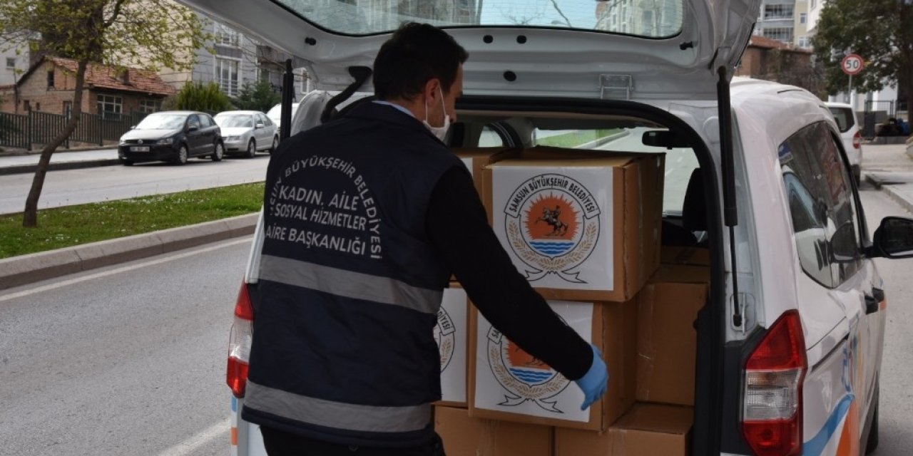 Büyükşehirden Sıcak Yemek Ve Gıda Kolisi