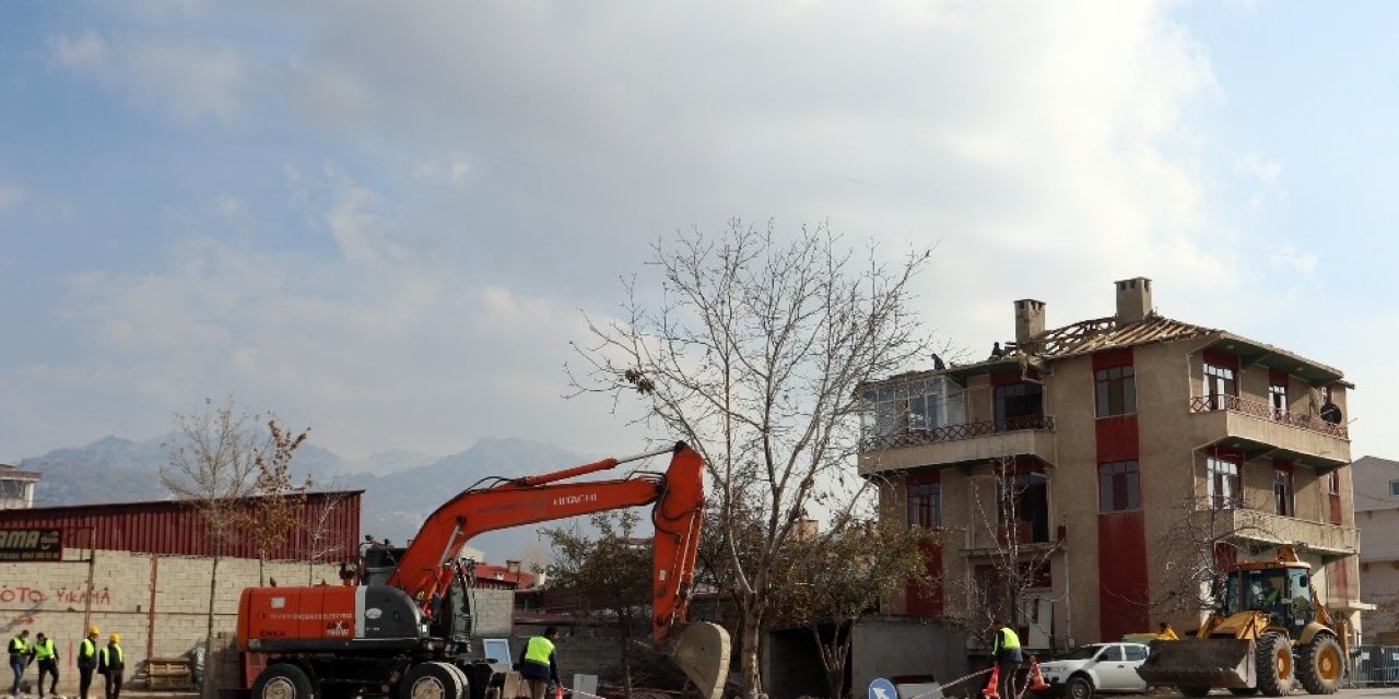 Şerefiye Caddesi’ndeki Kavşak Düzenlemesine Başlandı