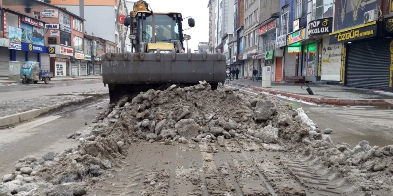 Yüksekova’da Kar Temizleme Çalışması