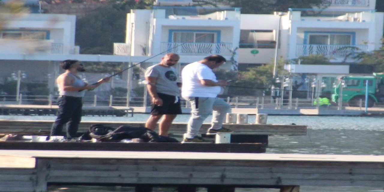 Maske Yok Mesafe Yok, Kısıtlamaya Uymadılar Balık Tutmaya Çıktılar