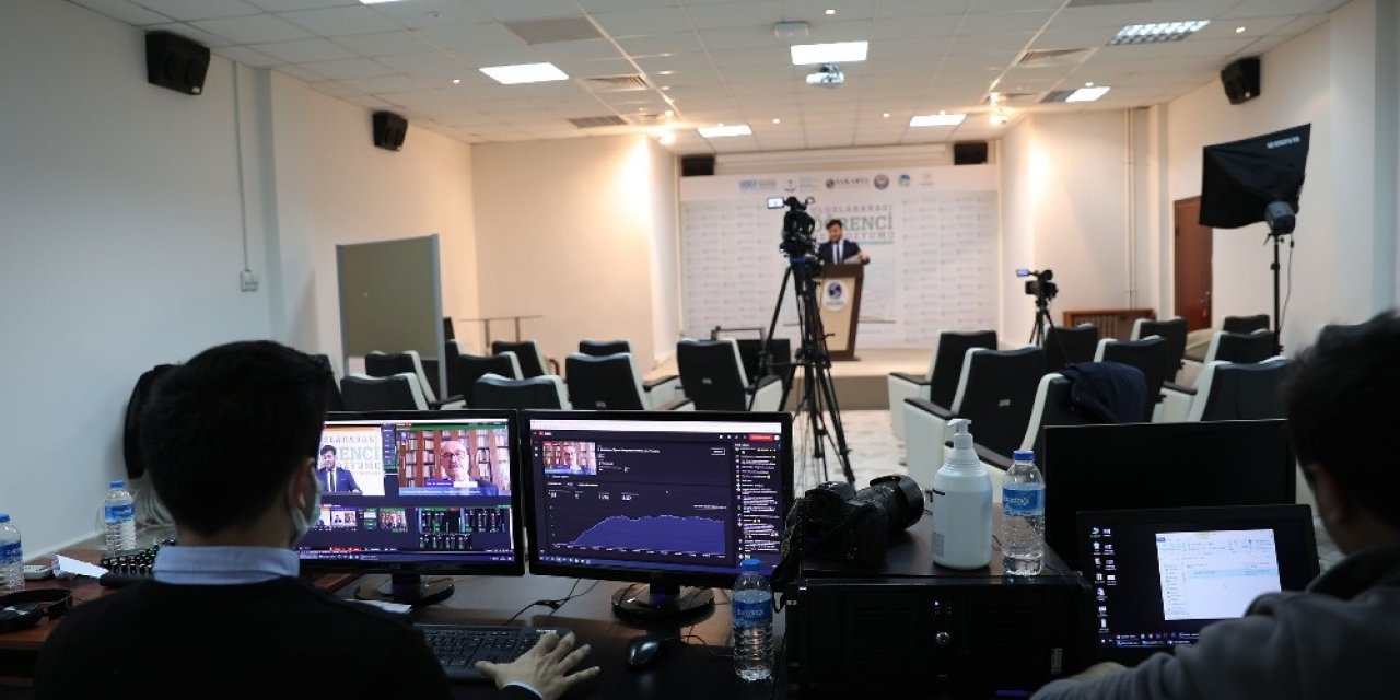 Saü’de 6’ncı Uluslararası Öğrenci Sempozyumu Başladı