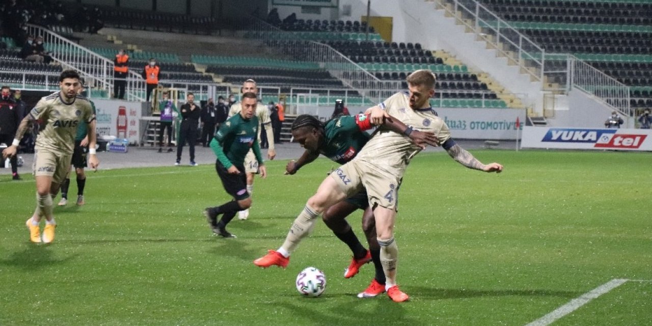 Süper Lig: Y. Denizlispor: 0 - Fenerbahçe: 2 (ilk Yarı)