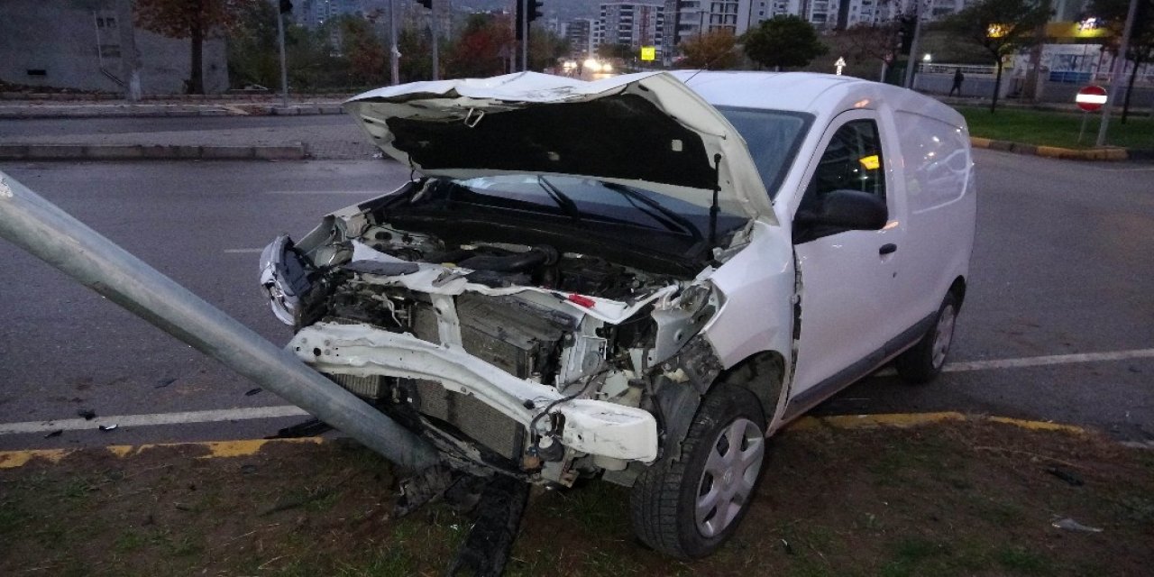 Samsun’da Kavşakta Trafik Kazası: 3 Yaralı