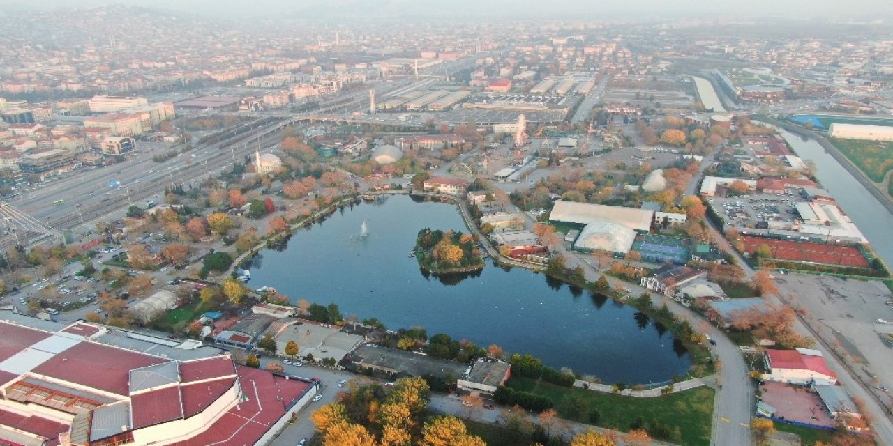 Korona Virüsün Stresini Şehrin Göbeğindeki Güzelliği İle Mest Eden Gölette Atıyorlar