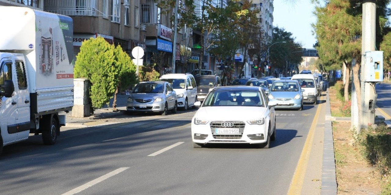 Hafta Sonu Kısıtlaması Sona Erdi, Diyarbakır’da Trafik Yoğunluğu Başladı