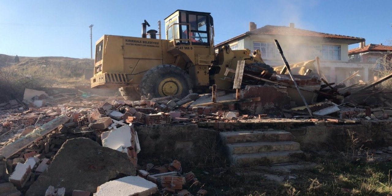 Kırıkkale’de Riskli Binalar Yıkılıyor