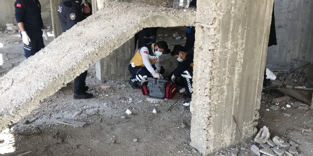 İnşaat Boşluğunda Ölü Bulundu