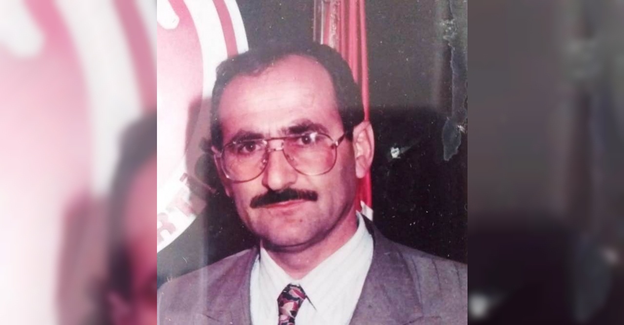 Niğde’de eski Elmalı Belediye Başkanı Mahmut Durak, kendisine ait tarlada psikolojik sorunları olan Ali T. tarafından öldürüldü.