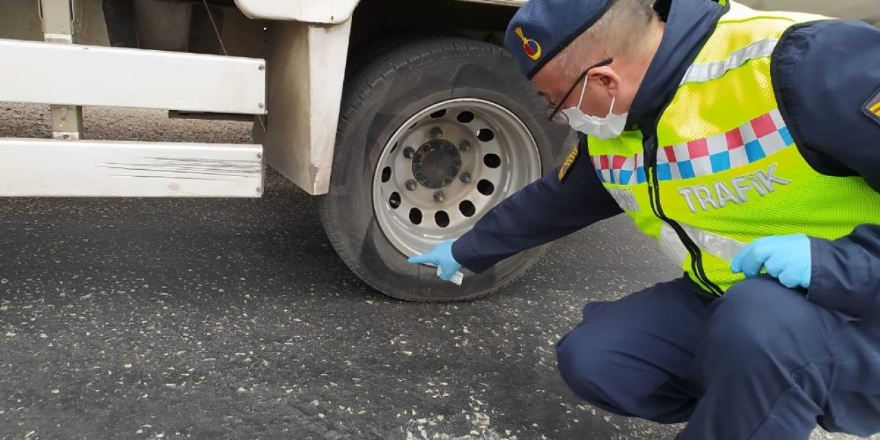 Isparta’da Kış Lastiği Kullanmayan 41 Sürücüye Ceza Uygulandı, 8 Araç Trafikten Men Edildi