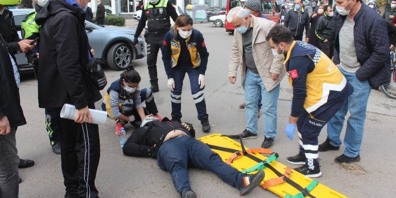 Hafif Ticari Araç İle Çarpışan Motosiklet Sürücüsü Yaralandı