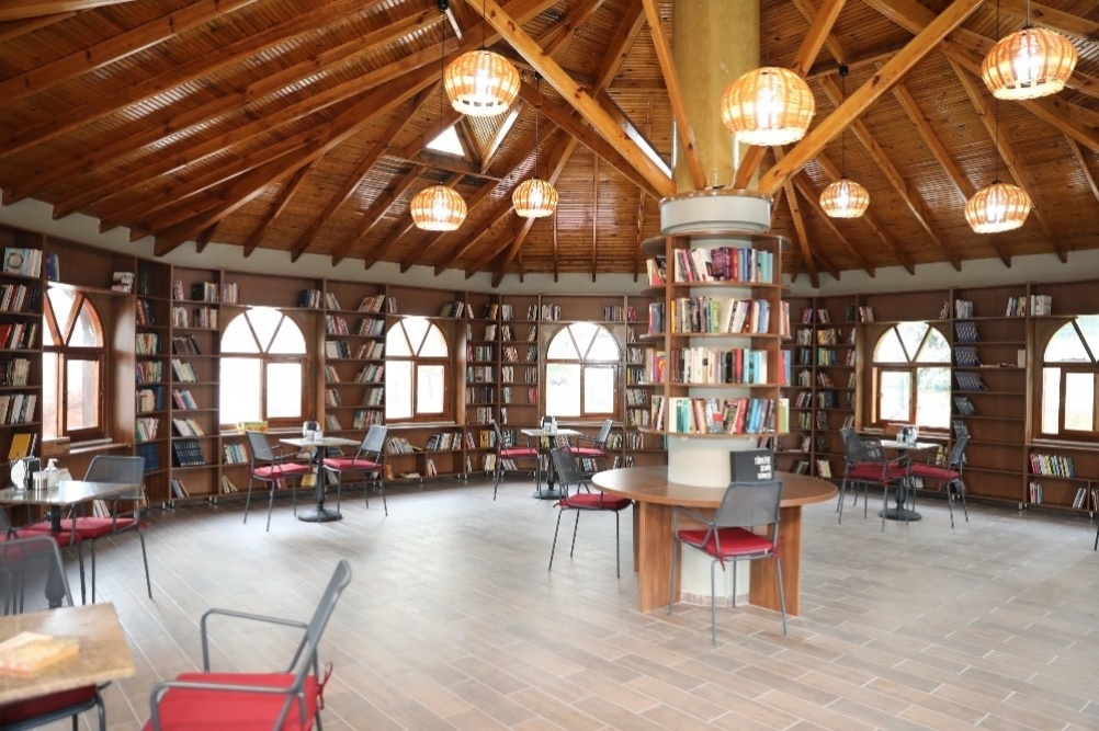 Kitap Kafe, 30 Ağustos Zafer Parkı içerisinde kitapseverlerin hizmetine sunuldu
