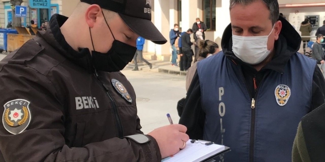 Bilecik’te Kısıtlamalara Uymayan 14 Kişiye 44 Bin 100 Tl Para Cezası Yazıldı