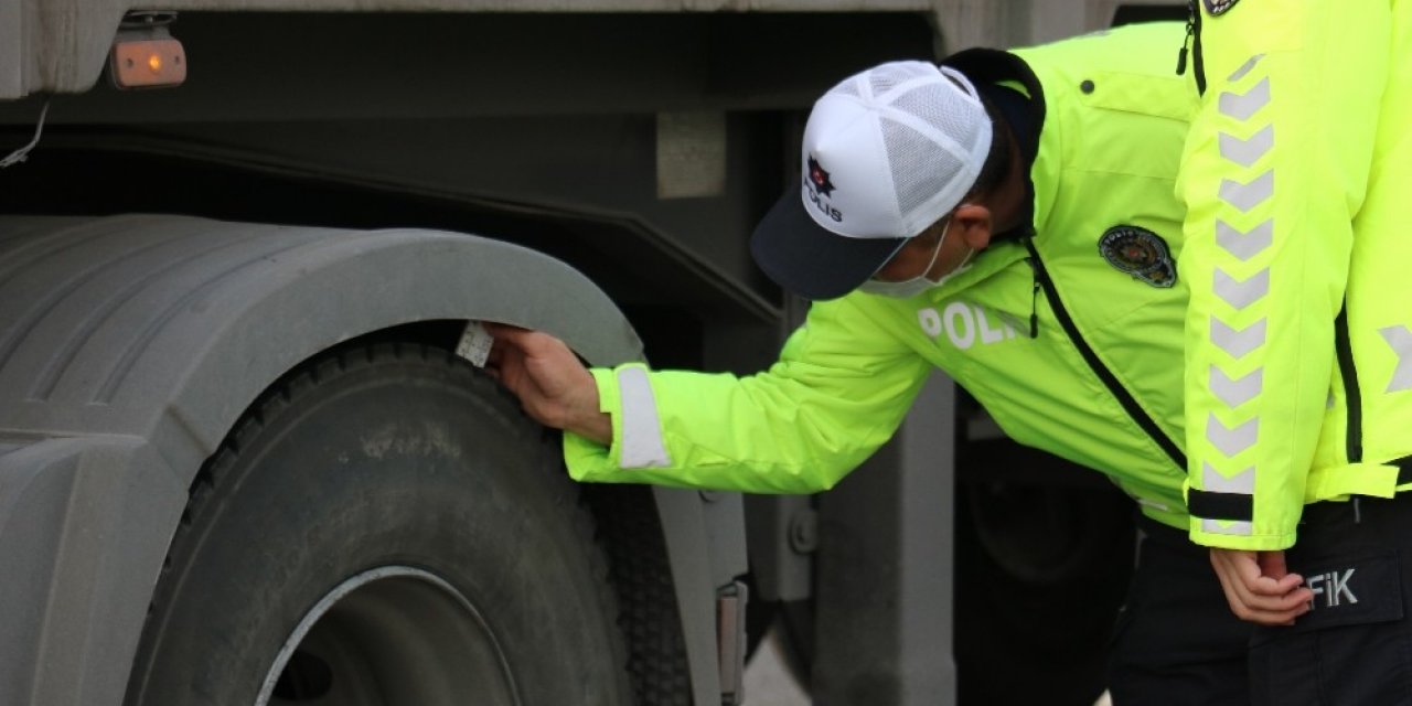 Trafik polisleri kış lastiği denetimlerine başladı..!