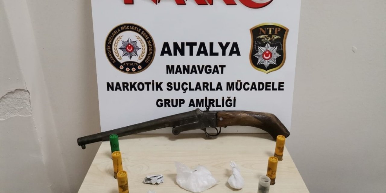 Kısıtlama Gününde Durdurulan Araçta Uyuşturucu Ve Tüfek Ele Geçirildi