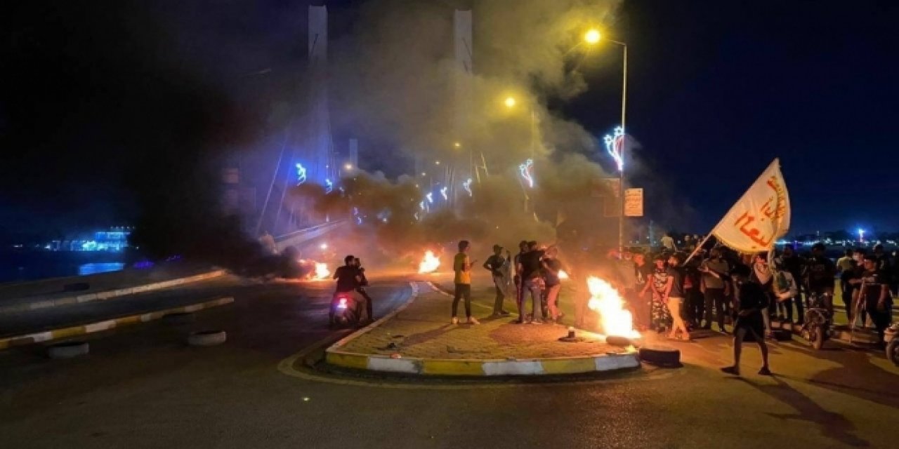 Ikby’de Protestocular Siyasi Parti Binalarını Ateşe Verdi: 1 Ölü, 6 Yaralı