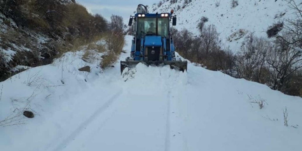 İran Sınırında Kar Temizleme Çalışması