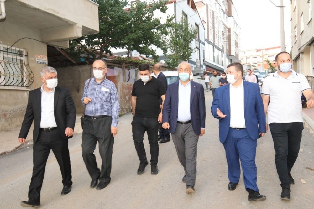 Ulus Mahallesi’ne konuk olan Gebze Belediye Başkanı Zinnur Büyükgöz, mahalle sakinlerinin talep ve önerilerini dinledi