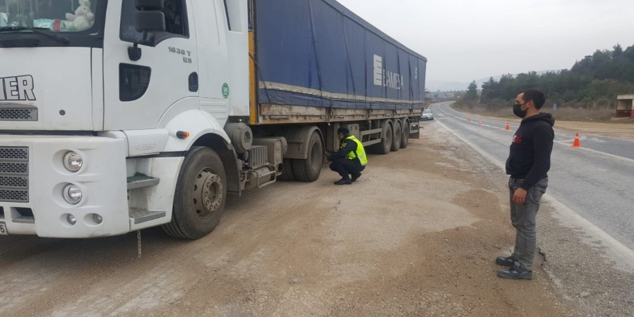 Jandarma Ekiplerinden Kış Lastiği Denetimi