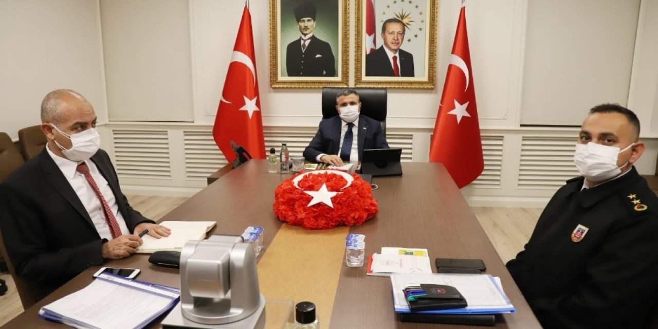 Vali Atay, Korona Virüs Tedbirleri Değerlendirme Toplantısına Katıldı