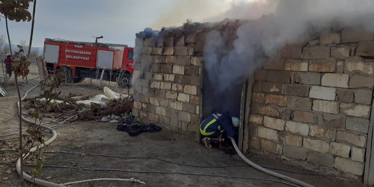 Gürpınar’da Tandır Evi Yangını