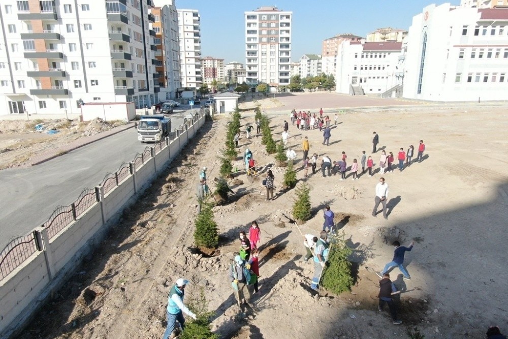 “Dikilen ağaçların gelecek nesillere miras olarak bırakılacak bir eser olarak gün yüzüne çıkacaktır”