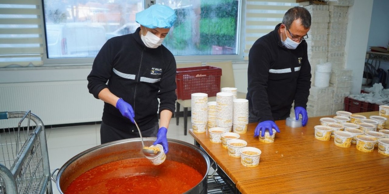 Ayvalık Belediyesi’nden Şefkatli El; Aşevi