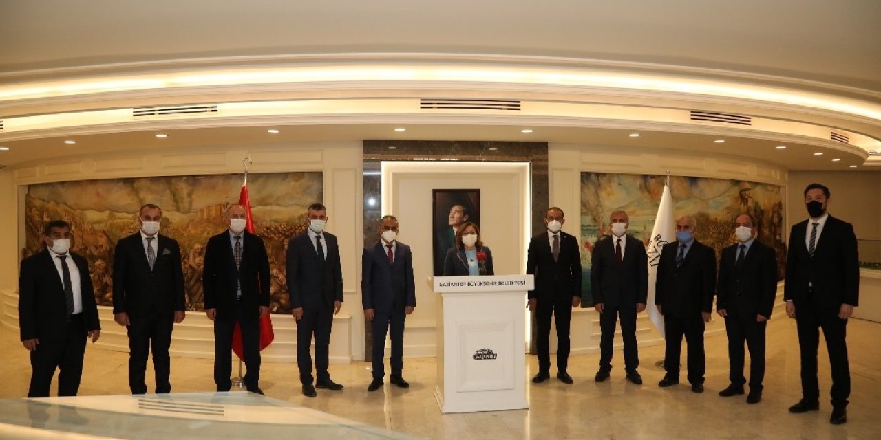 Öğrenci Servisi Esnafına Bin 500 Liralık Maddi Destek