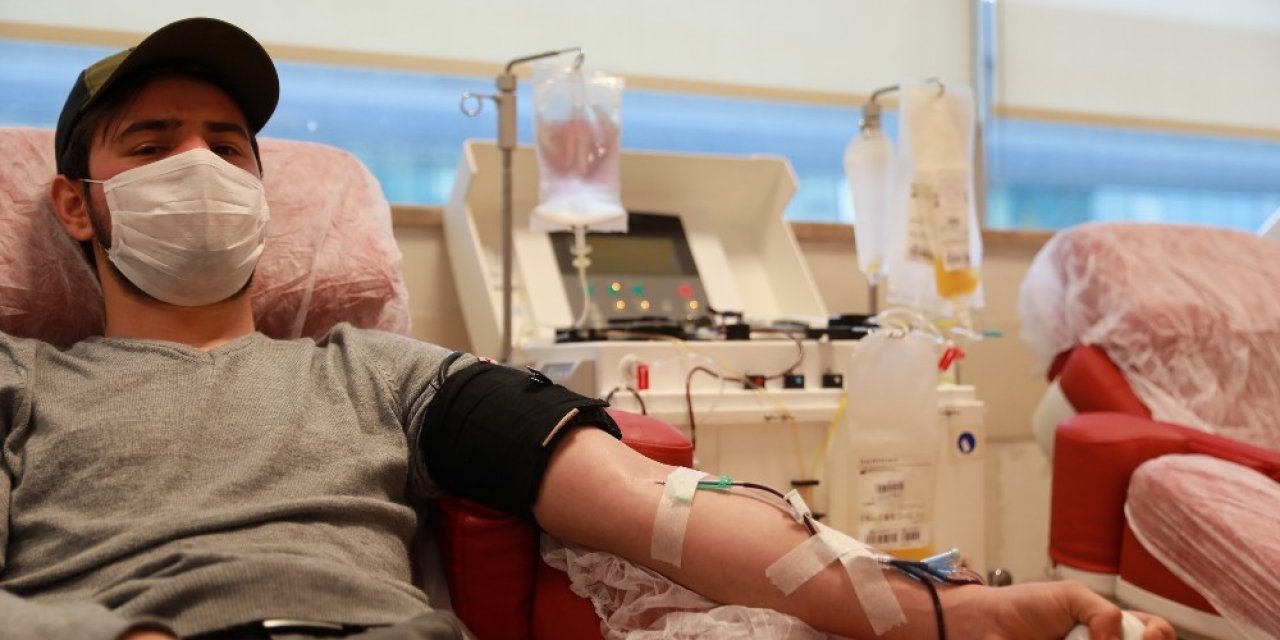 Vatandaşlar Hafta Sonu Kısıtlamasına Rağmen Kan Merkezlerine Akın Etti