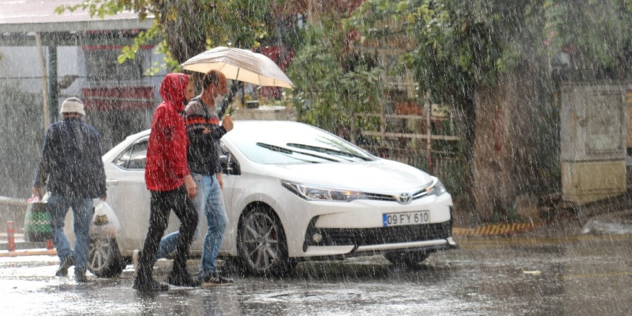 Aydın’da Sağanak Yağış Etkisini Sürdürüyor