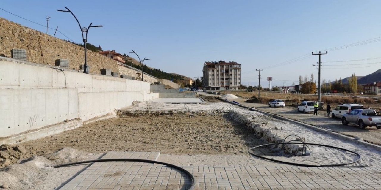 Bayat’a Yapımı Devam Eden Millet Bahçesi’ne 500 Bin Lira Ödenek