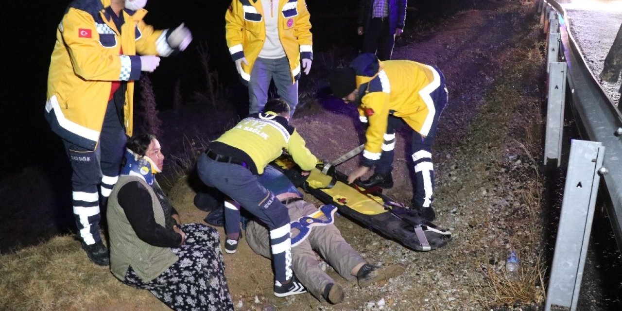 Ticari Araç Menfeze Çakıldı: 3 Yaralı