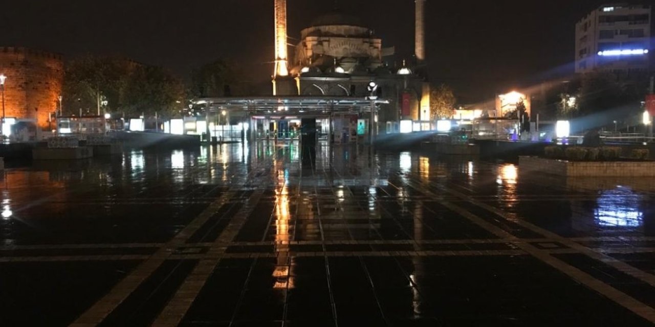 Kayseri’de Kısıtlama Sonrası Meydan Ve Caddeler Sessizliğe Büründü