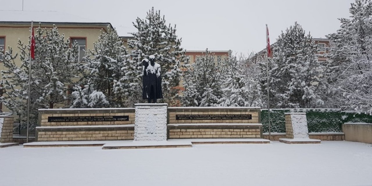 Aşkale Beyaz Gelinliğini Giydi