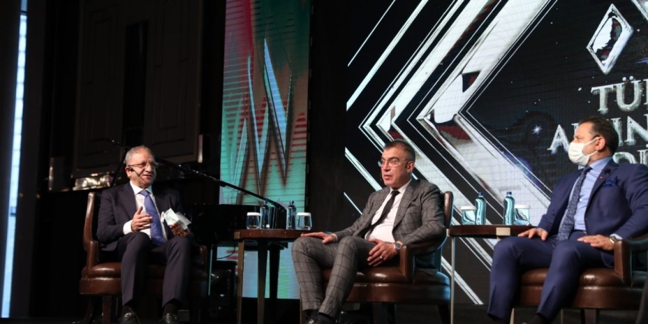 Şahin Kırbıyık’ın Çevreci Okul Projesine Ödül