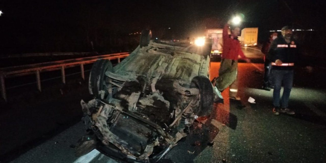 Tıra Arkadan Çarpan Otomobil Takla Attı: 2 Yaralı