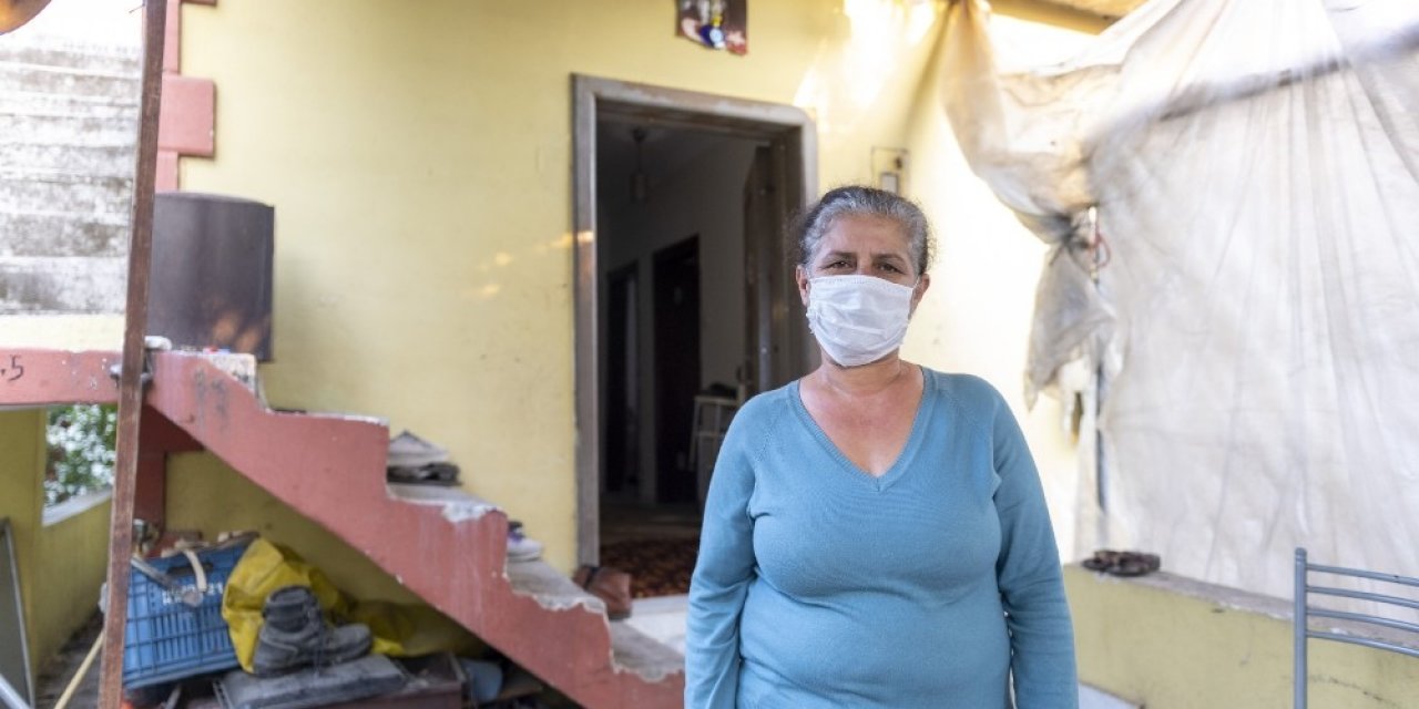 Mersin’de İhtiyaç Sahibi Kadının Evi Belediye Ekiplerince Onarıldı