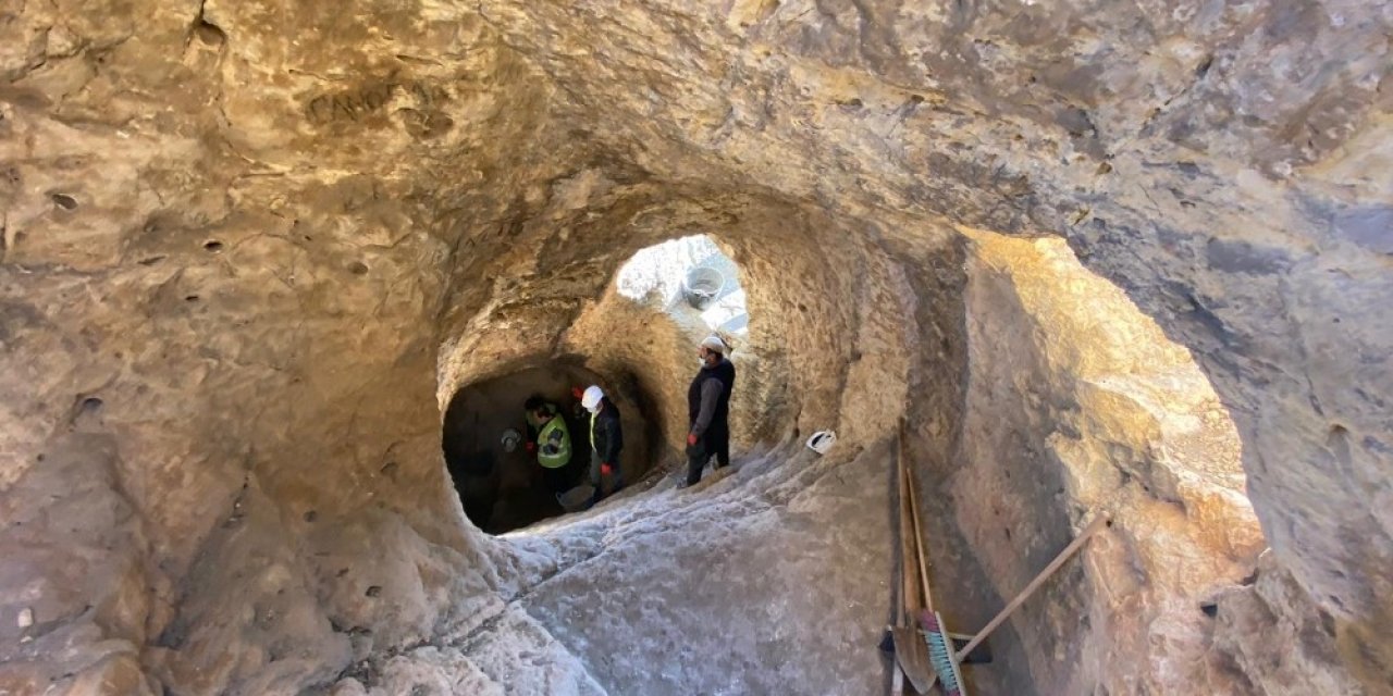 Asur Kalesinin Gizemli Tünelleri Açılıyor