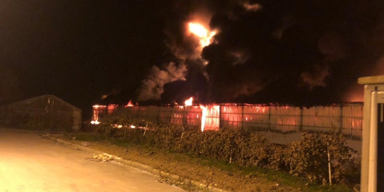 Bursa’da Strafor Fabrikası Alev Alev Yandı