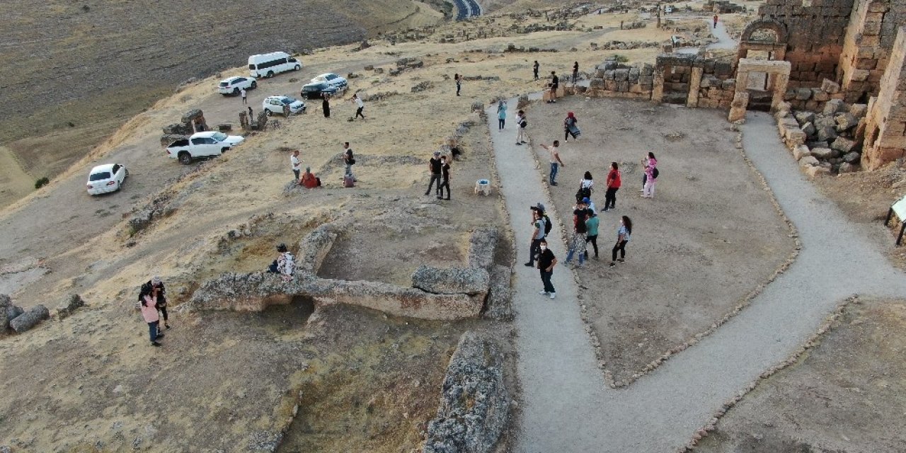 Pandemiye Rağmen Zerzevan’a Ziyaretçi Akını